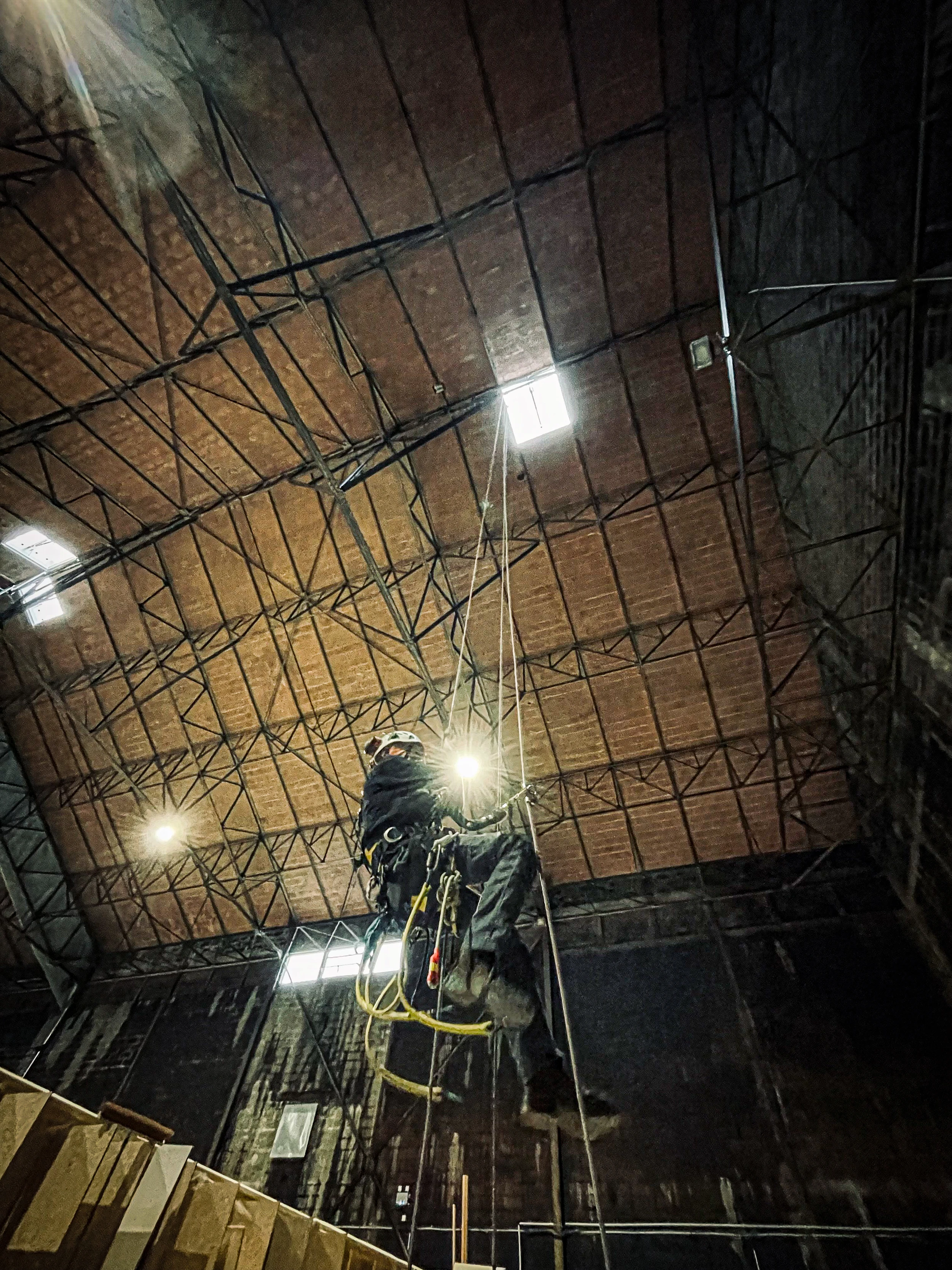 Intervention de cordistes MS Access pour sécuriser la maintenance des toitures chez ALLIANCE IMMOBILIERE à Bordeaux (bâtiment) – 1